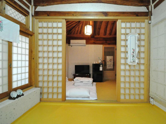 Bedroom 3, Gallery Jin Hanok Guesthouse, Gyeongju
