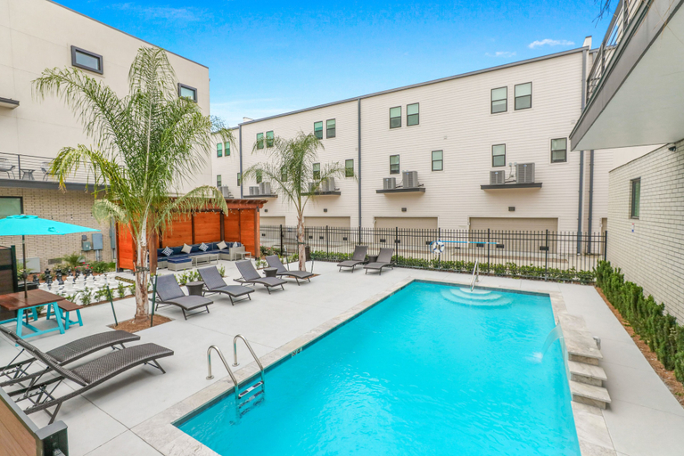 Sport & Beauty 5, New Townhouse with 2 Balconies, Orleans