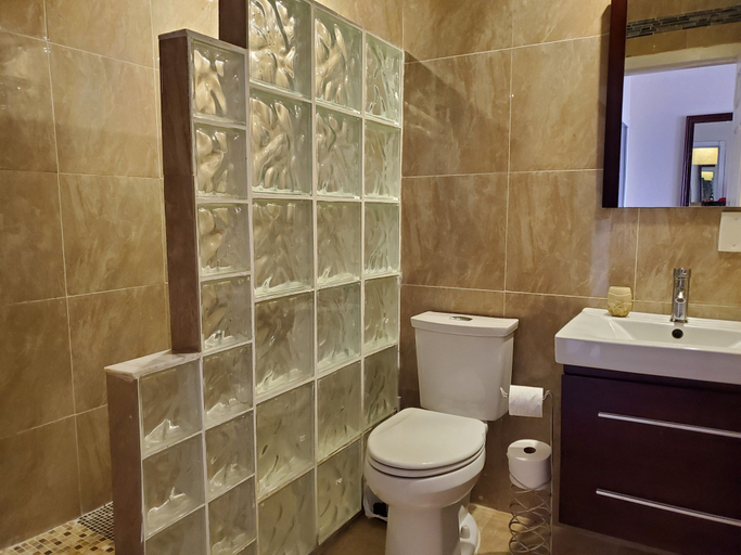 Bathroom 3, Villa Indigo 1BR in Private Gated Estate, Northside