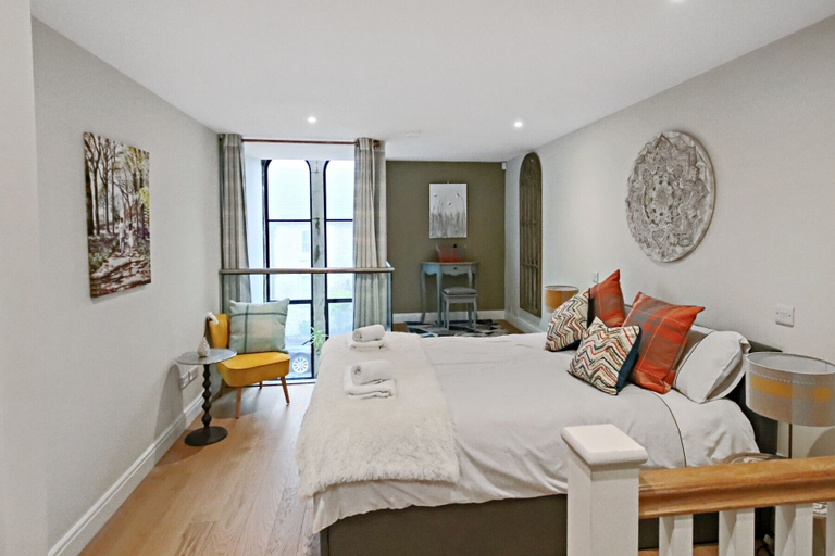 Bedroom 3, Church Suite, Gloucestershire