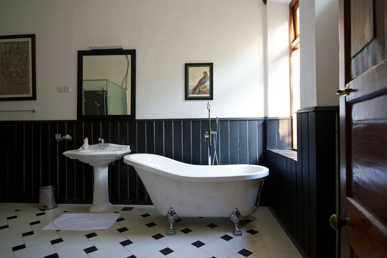 Bathroom 4, Mountbatten Bungalow, K.F.G. & G. Korale