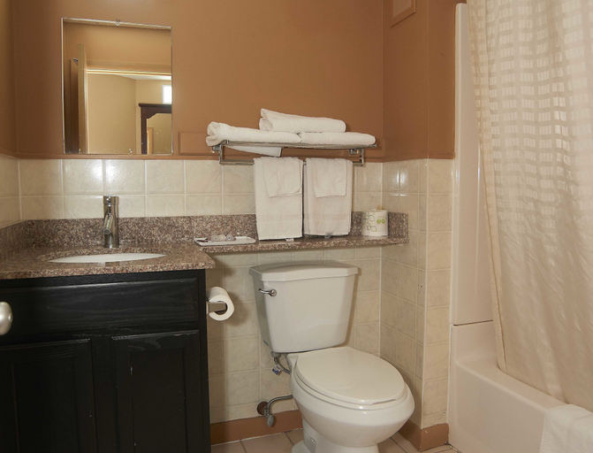 Bathroom 4, New World Inn, Washington