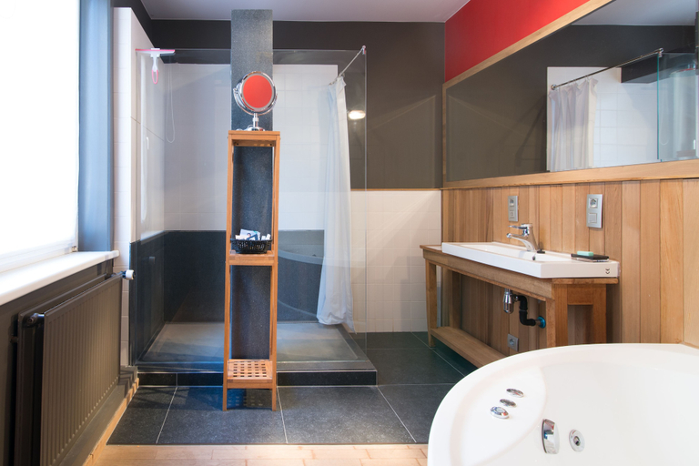 Bathroom 3, App De Panne, West-Vlaanderen