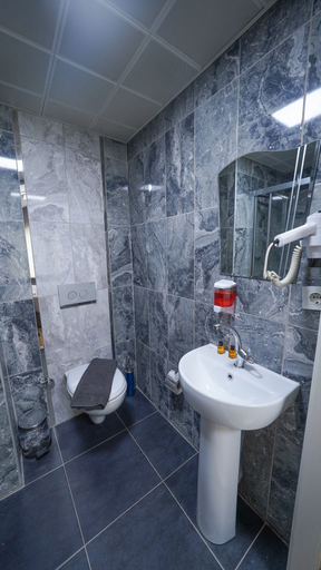 Bathroom 5, Luka Suit, Bakırköy