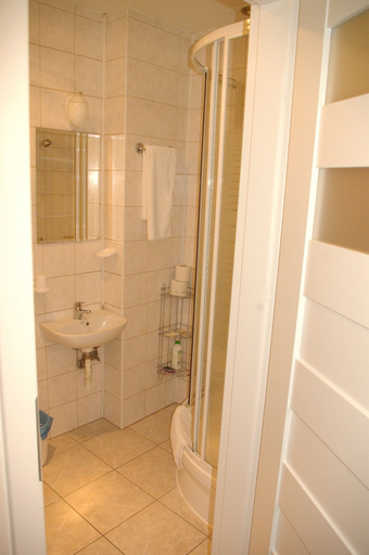 Bathroom 3, Dom Literatury Pokoje Gościnne, Warsaw