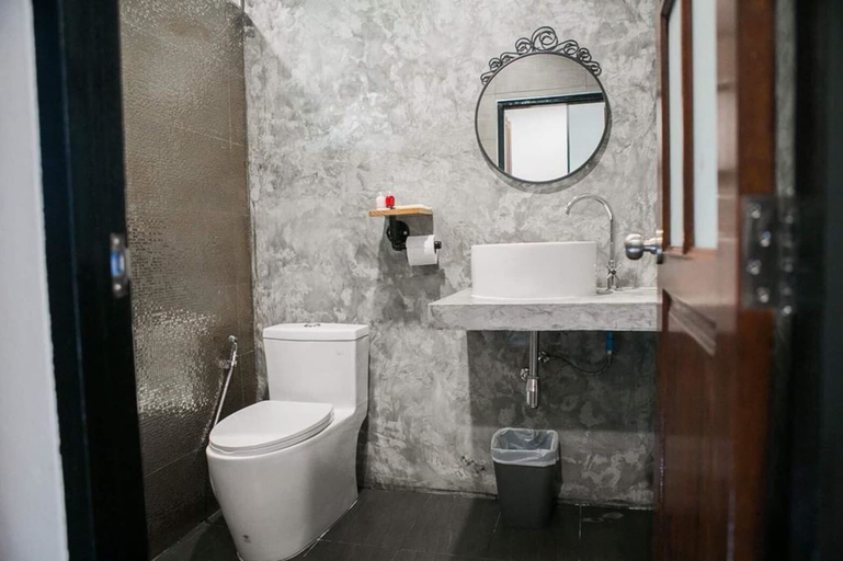 Bathroom 5, Pimchanok Resort, Muang Phetchaburi