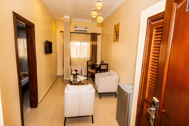 Others 5, ISIS HOTEL, Mfoundi