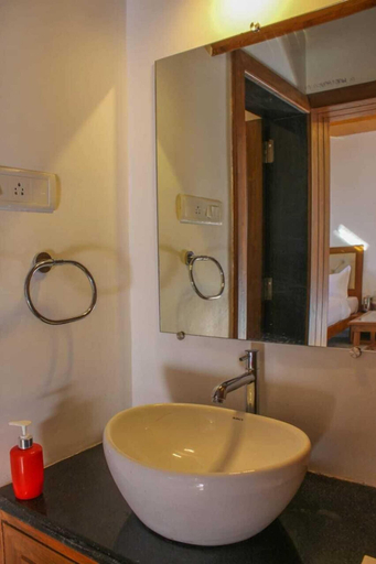 Bathroom 4, Rockford Resort, Satara