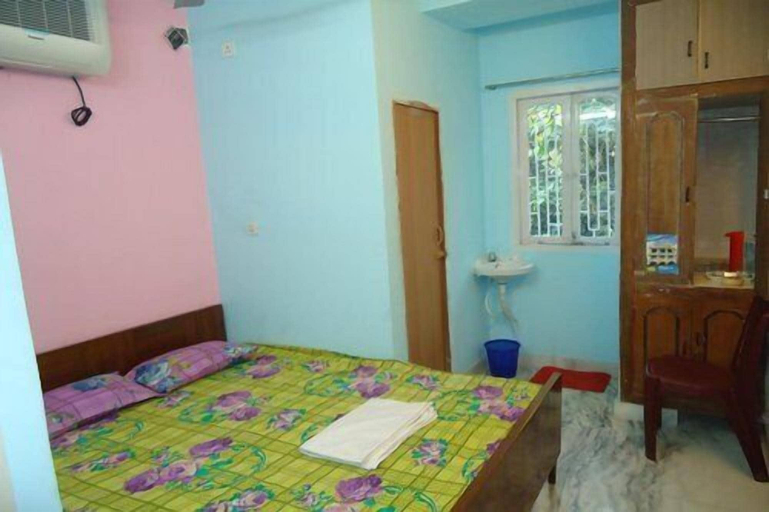 Bedroom 5, Georgian Inn, Kolkata