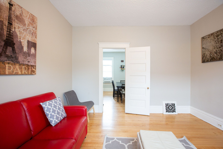 Others 5, Midtown Manor, Hennepin