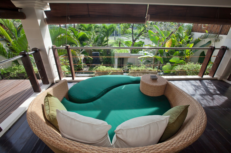 Exterior & Views 18