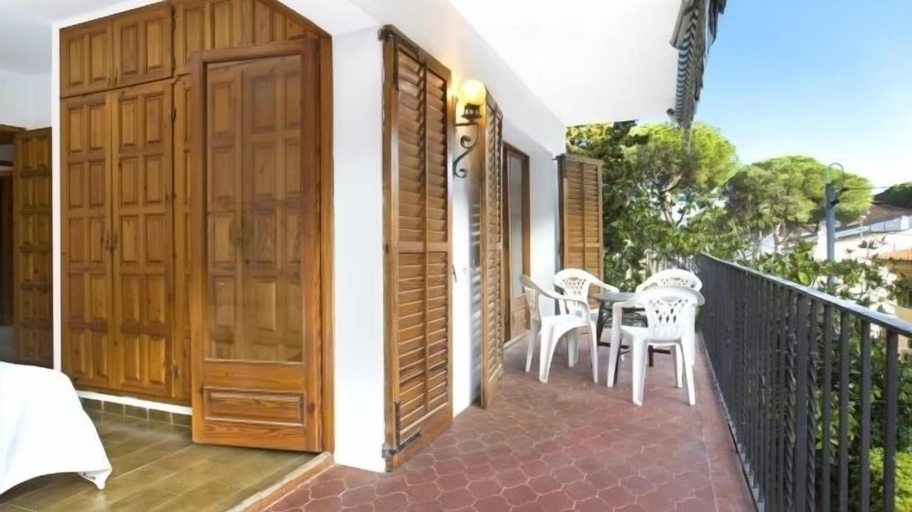 Others 4, Apartamento Bravo, Girona