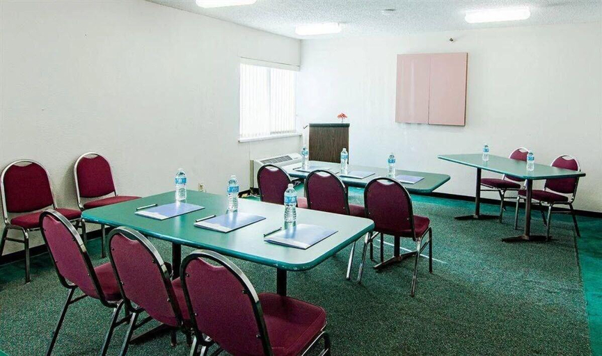 Business Facilities, Motel 6 Maryland Heights, MO, Saint Louis
