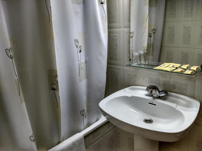 Bathroom 4, Pensión Arroyo de La Teja, Jaén