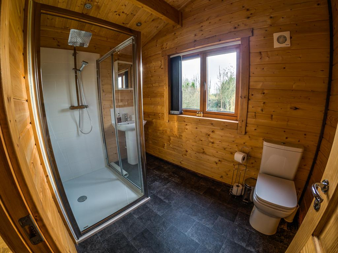 Bathroom 5, New Forest Lodges, Dorset