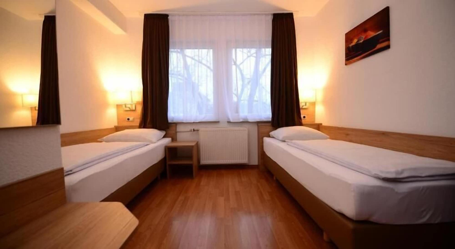 Bedroom 2, Hotel Linde, Stuttgart
