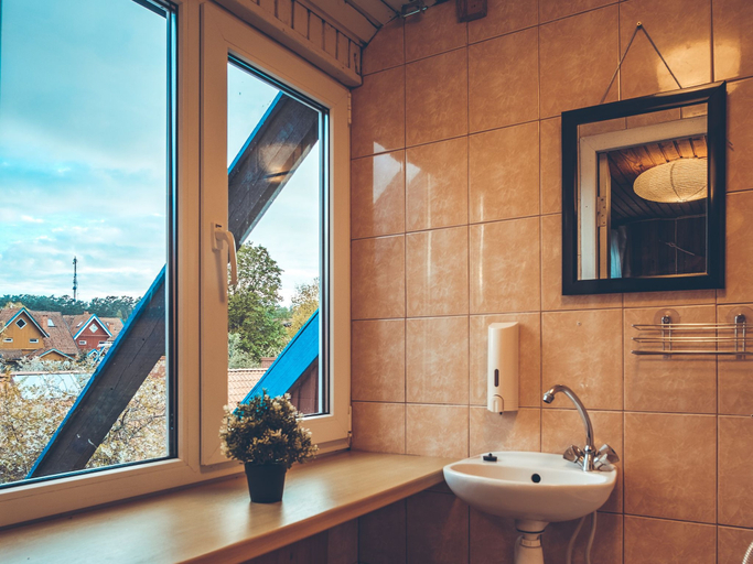 Bathroom 4, Guboja, Neringos