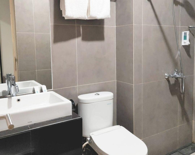 Bathroom 4, Emerald Hotel, Mimika
