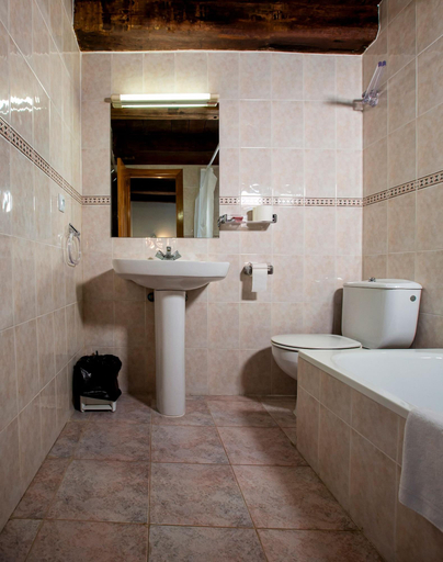 Bathroom 4, Hostal Etxeberri, Navarra