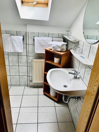 Bathroom 5, Gästehaus Hohe Tannen, Garmisch-Partenkirchen