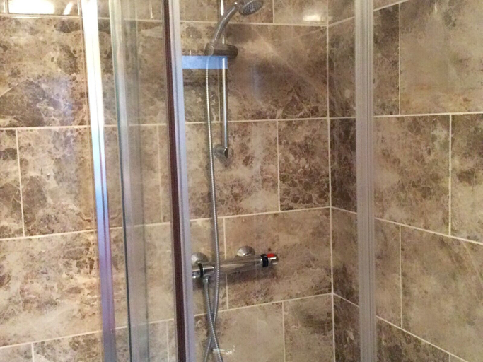 Bathroom 5, The Lodge Guesthouse, Medway