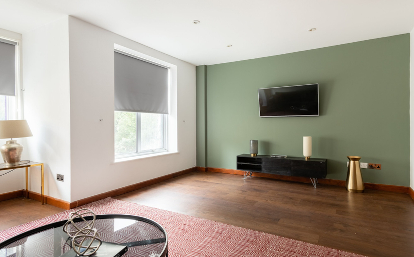 Others 4, The Southwick Sanctuary - Large & Modern 6BDR Home with Private Terrace, London