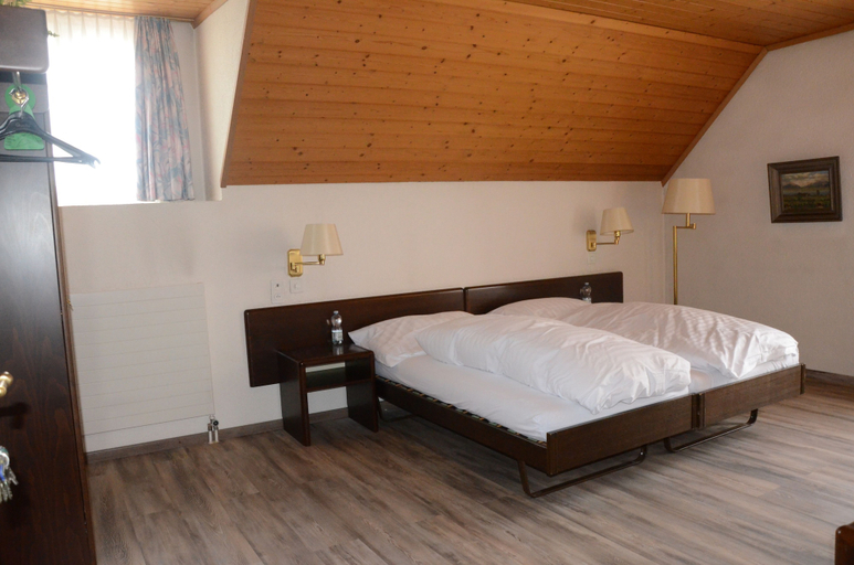 Bedroom 3, Hotel Restaurant Löwen Worb, Konolfingen