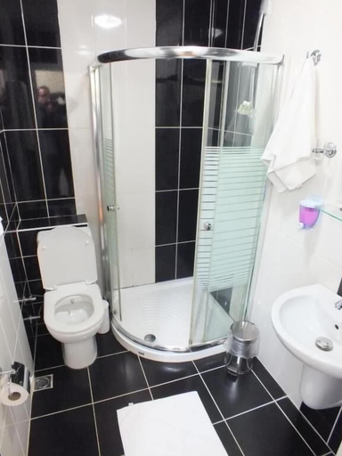 Bathroom 4, Hotel Devman, Beyoğlu