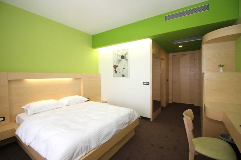 Bedroom 3, Hotel International Prishtina, Priština