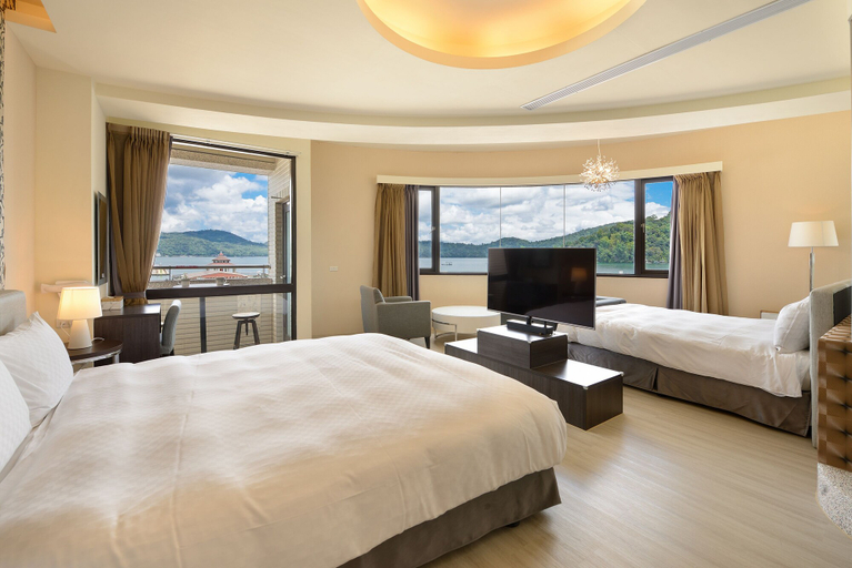 Bedroom 3, Hu Yue Lakeview Hotel, Nantou