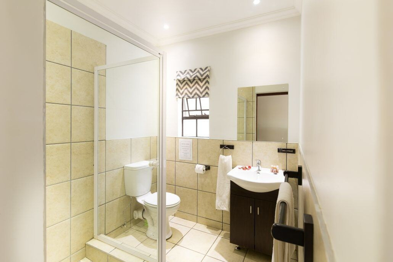Bathroom 3, Kruger View Chalets, Ehlanzeni