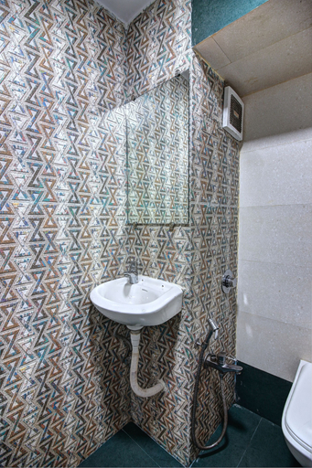 Bathroom 3, Hotel City View, Thane