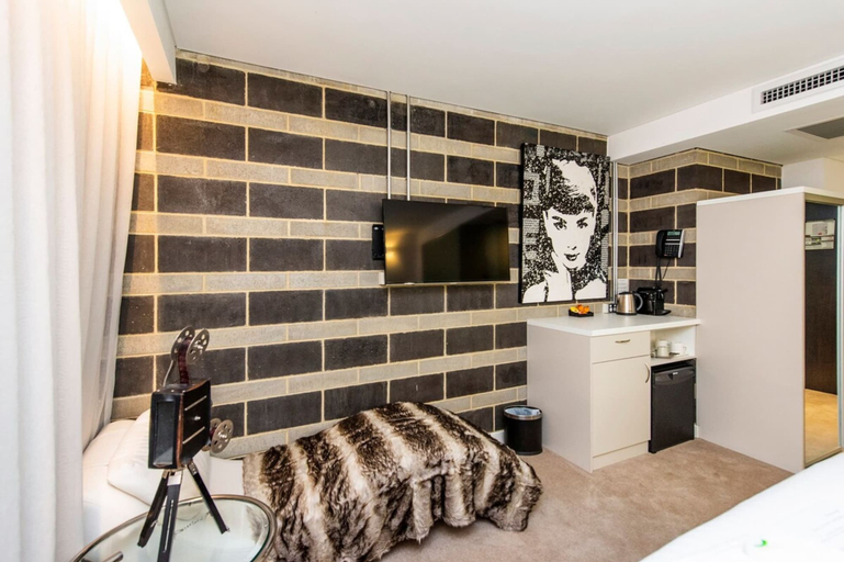 Dining Room 1, Hollywood Style Studio With Fantastic Roof Terrace, Perth