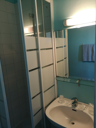 Bathroom 5, Hotel Triotel, Var