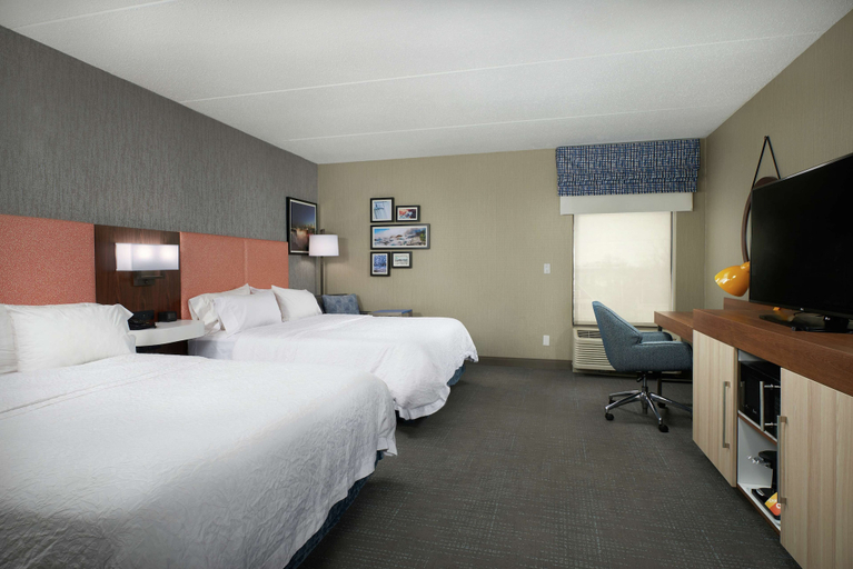 Bedroom 3, Hampton Inn Niagara Falls, Niagara