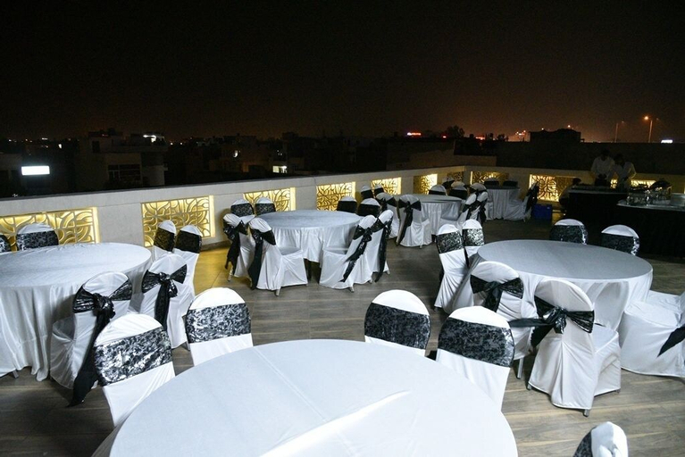 Food & Drinks 5, Hotel Mandarin Square, Sahibzada Ajit Singh Nagar