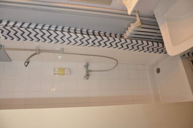 Bathroom 5, Hôtel des Sables, Rhône