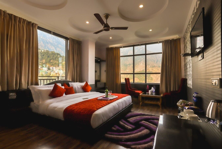 Hotel Holiday Hill, Kangra