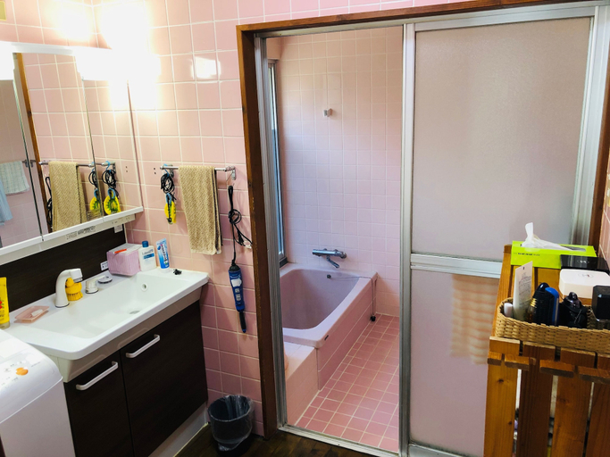 Bathroom 3, Tom and Rimi's, Kumejima