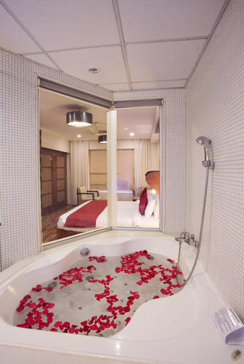 Bathroom 5, The HQ, South Goa