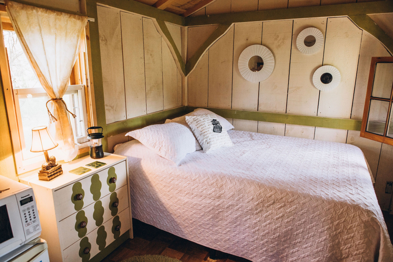 Bedroom 3, Dreamers Writing Farm, Bruce