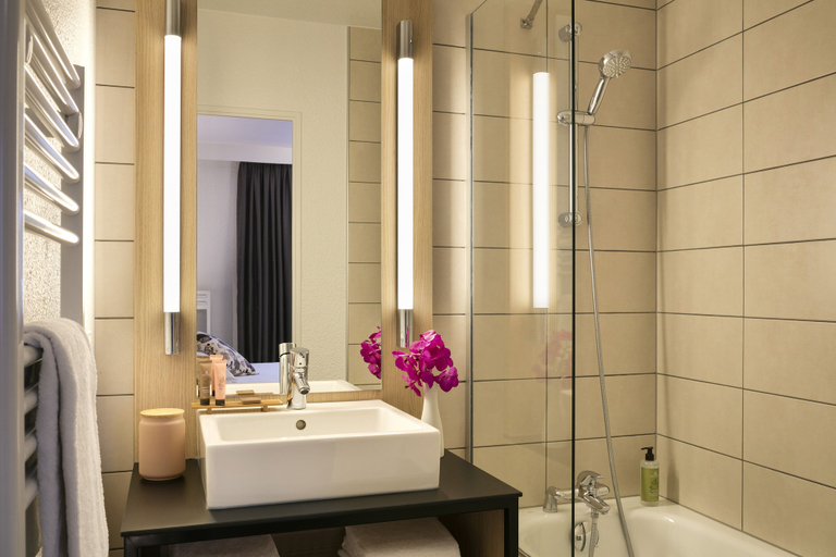 Bathroom 4, Citadines Kleber Strasbourg, Bas-Rhin