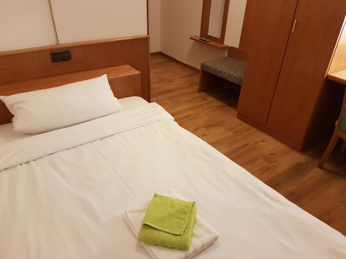Bedroom 4, Gasthaus Lamm, Pforzheim