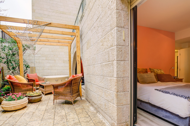 Bedroom 3, Jacuzzi & Secret Garden in David's Village by FeelHome, Jerusalem