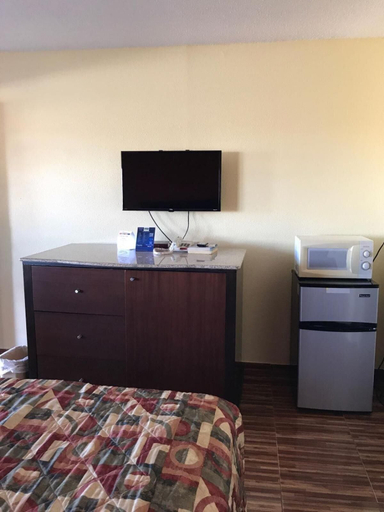 Bedroom 5, Scottish Inns & Suites, Lubbock