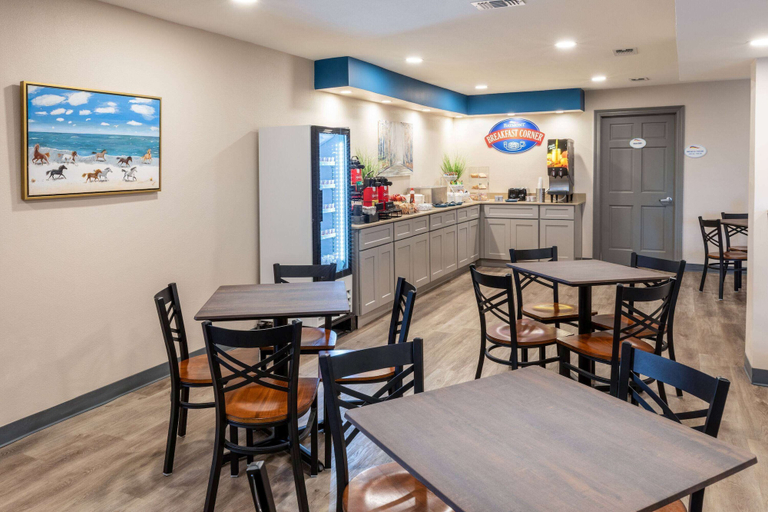 Food & Drinks 5, Baymont by Wyndham Biloxi/Ocean Springs, Jackson