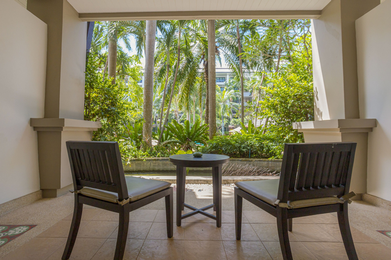 Exterior & Views 5