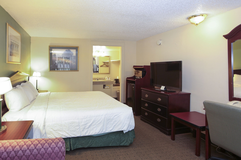 Bedroom 4, Knights Inn Battle Creek, Calhoun