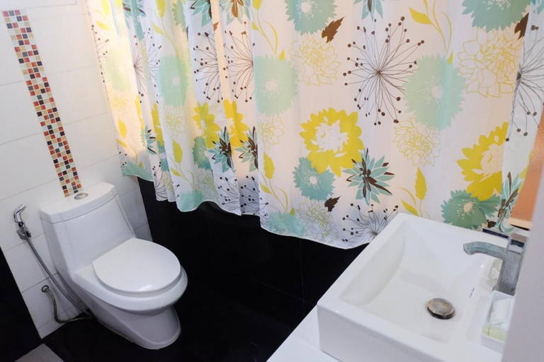 Bathroom 3, Great Hill Resort, Langu