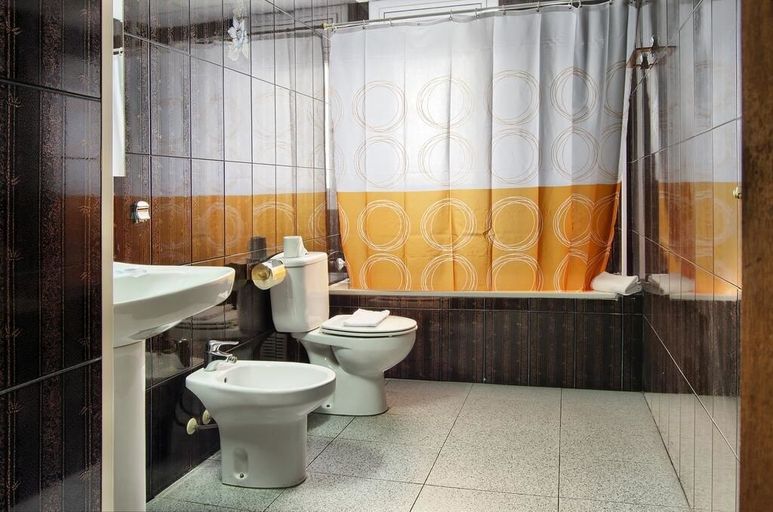 Bathroom 3, Hostal Bonavista, Girona